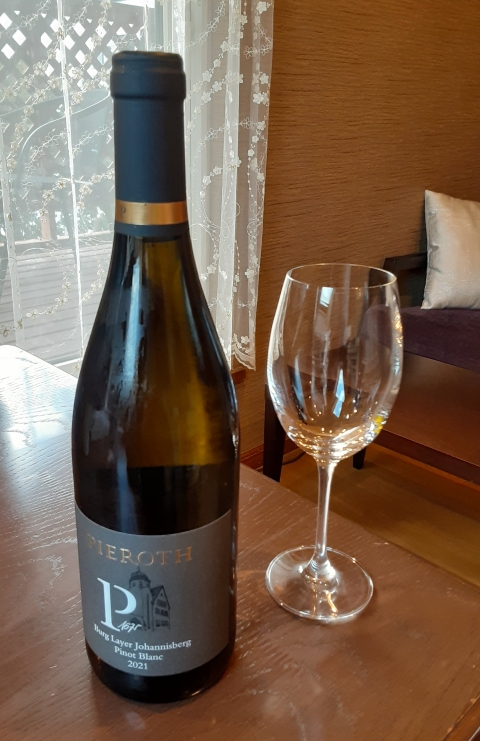 端正なワインボトル